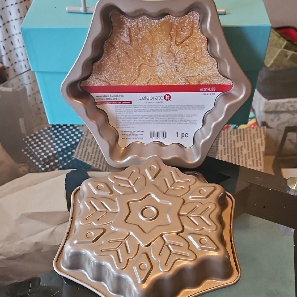 SHOP PERM. CLOSES 12/30. Two Snowflake-Shaped Nonstick Baking Pans